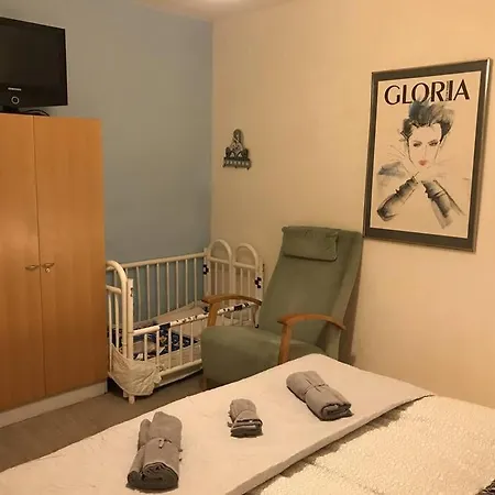 Spacious 3 Flat With Balcony At Center 아파트 케라바