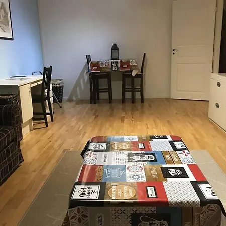 Apartment Spacious 3 Flat With Balcony At Center
