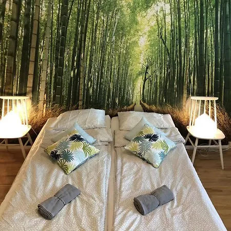 아파트 Spacious 3 Flat With Balcony At Center *
